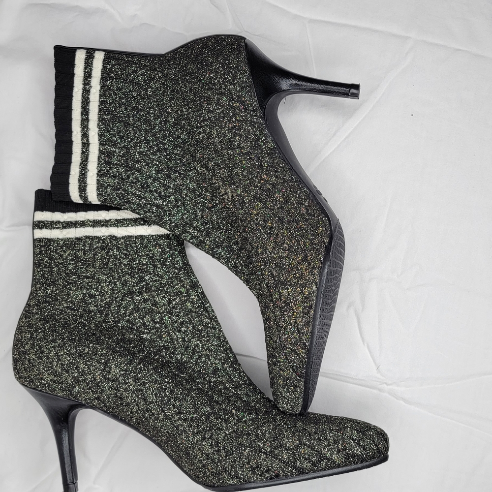 Stuart Weitzman - Picture 5 of 8